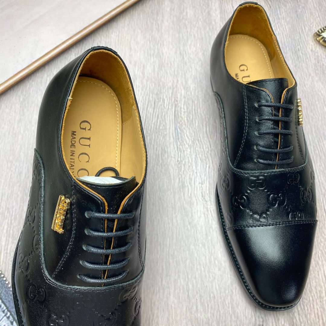 Gucci Black Embossed Lace-Up Dress Shoes — front