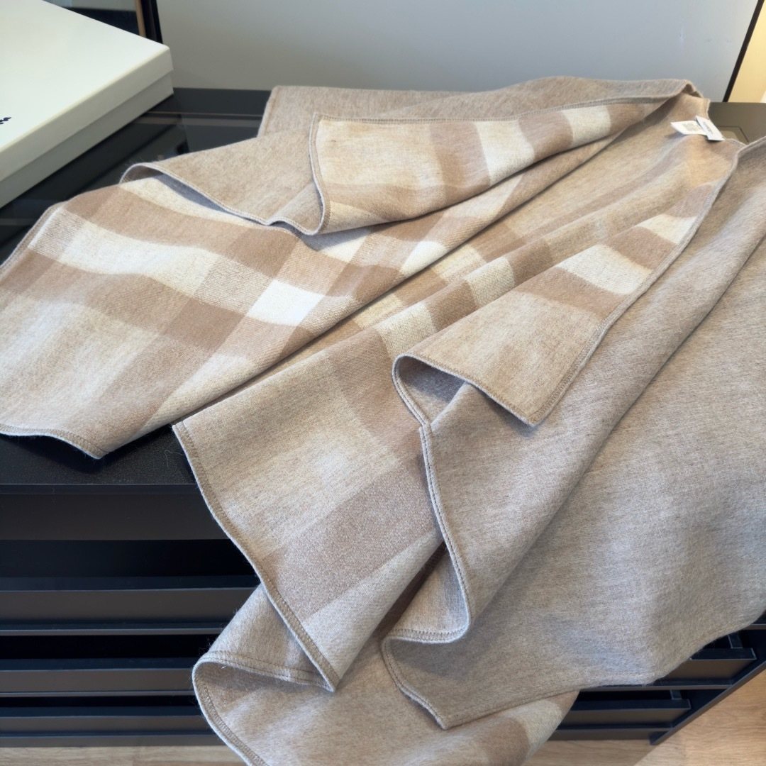 Burberry Reversible Color-Block Poncho — detail