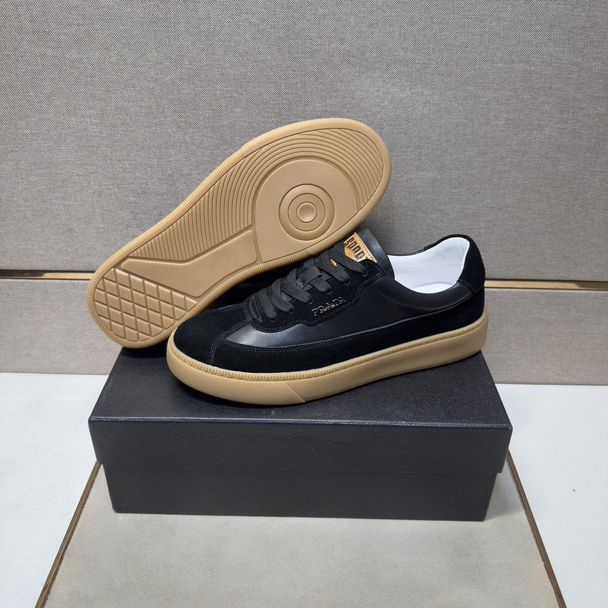 Prada Logo Low-Top Sneakers — detail