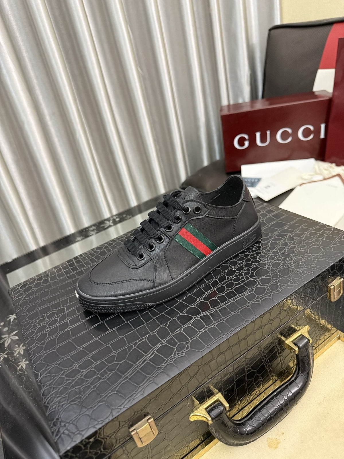 GUCCI Stripe Low-Top Sneakers — front