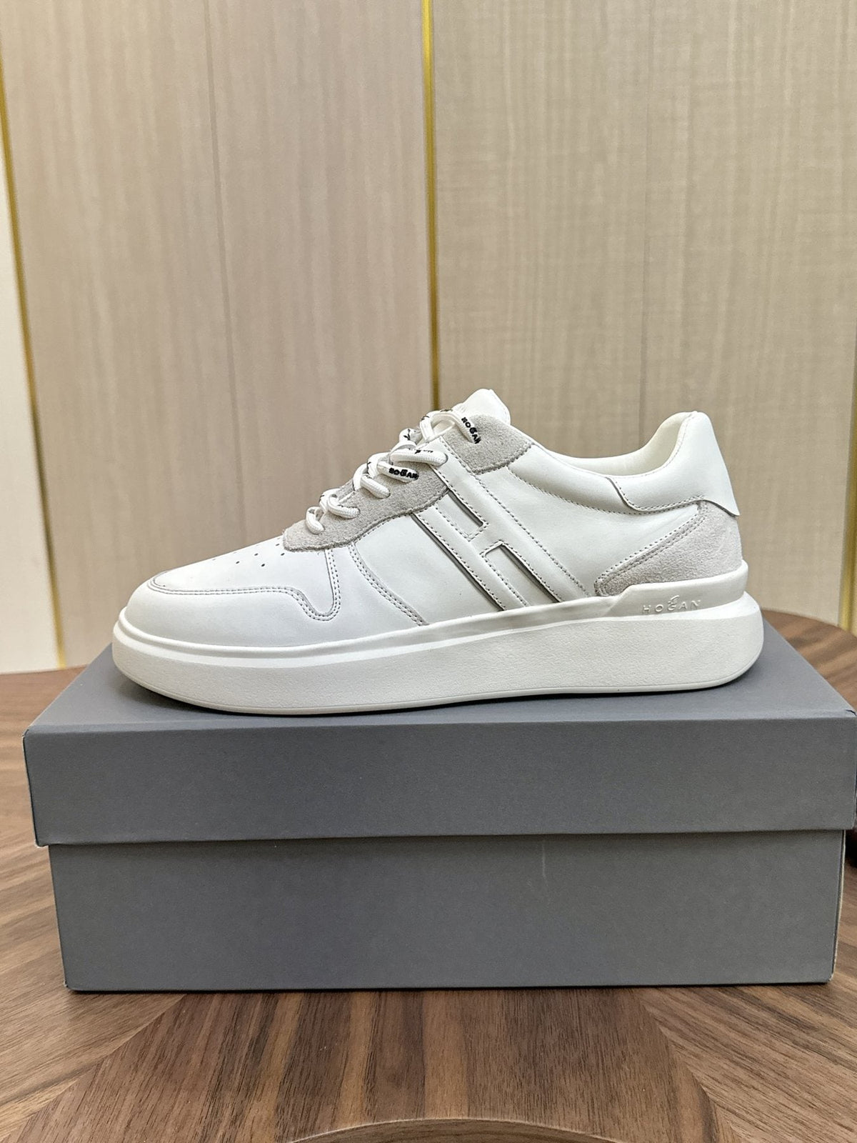 Hogan H580 Color-Block Low-Top Sneakers — front