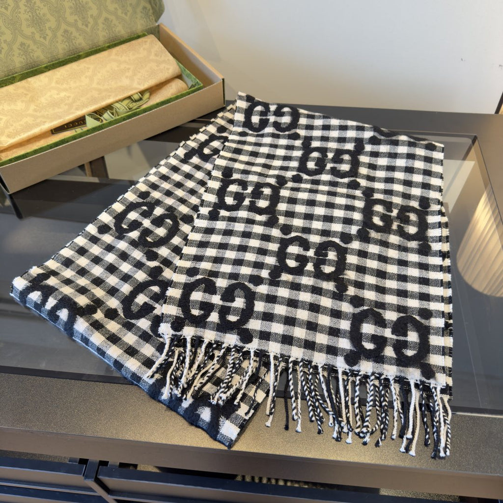 Gucci Check Fringed Scarf — front