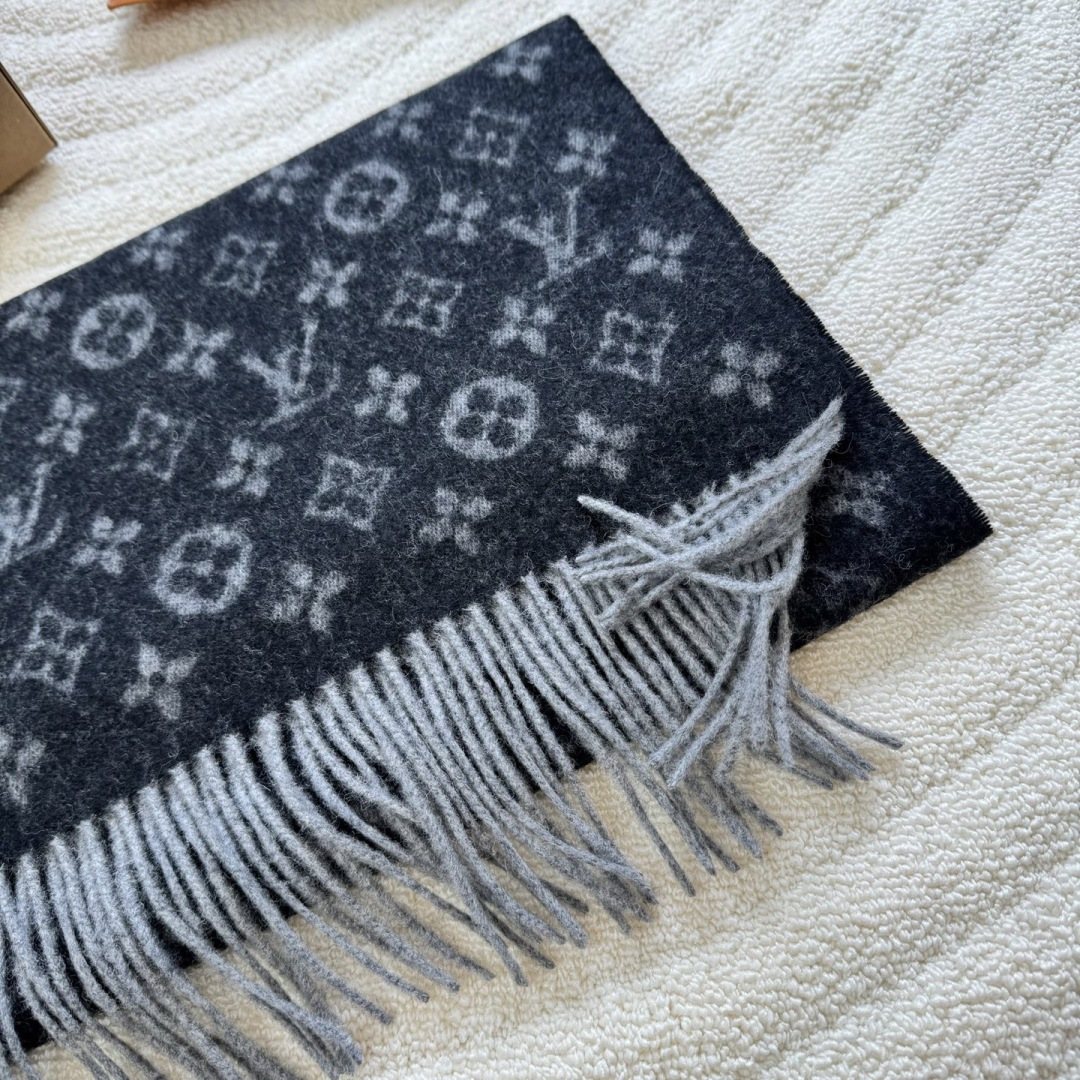 Louis Vuitton Reversible Monogram Fringed Scarf — detail