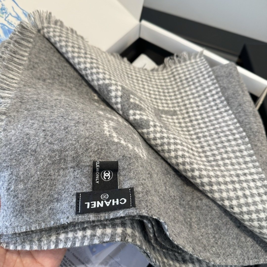 Chanel Houndstooth Fringed Scarf — label