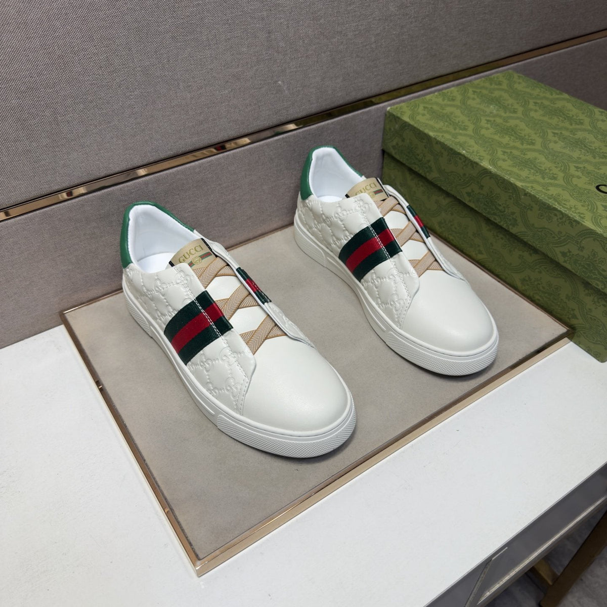 Gucci Green-Red Stripe Low-Top Sneakers — front