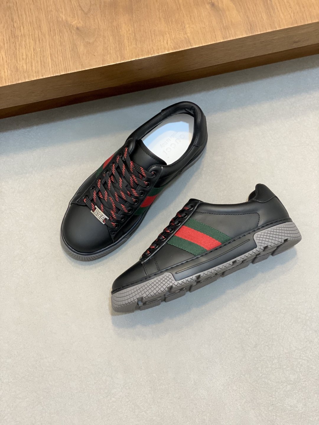 Gucci Stripe Low-Top Sneakers — front
