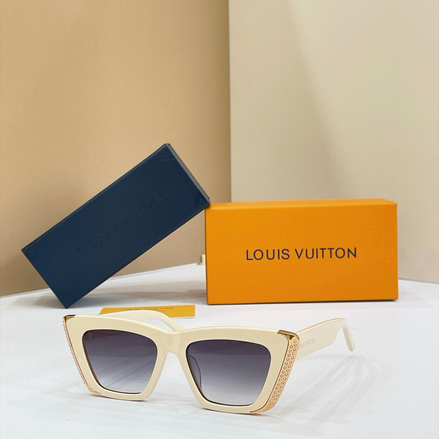 Louis Vuitton Sunglasses – Z1655E