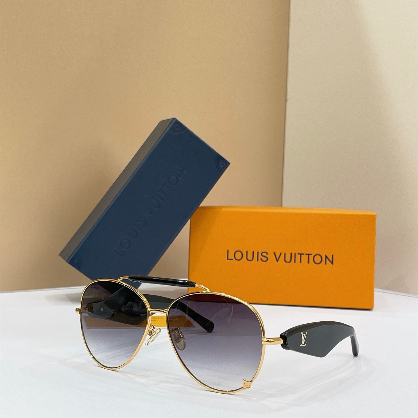 Louis Vuitton Sunglasses – Z3462U